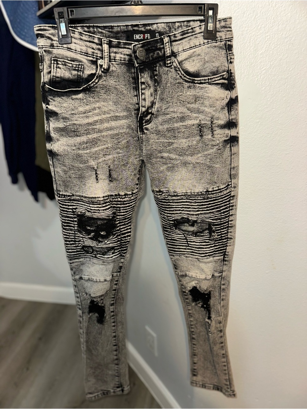 ENCRYPTED Men’s Black Acid-Wash Distressed Skinny Jeans